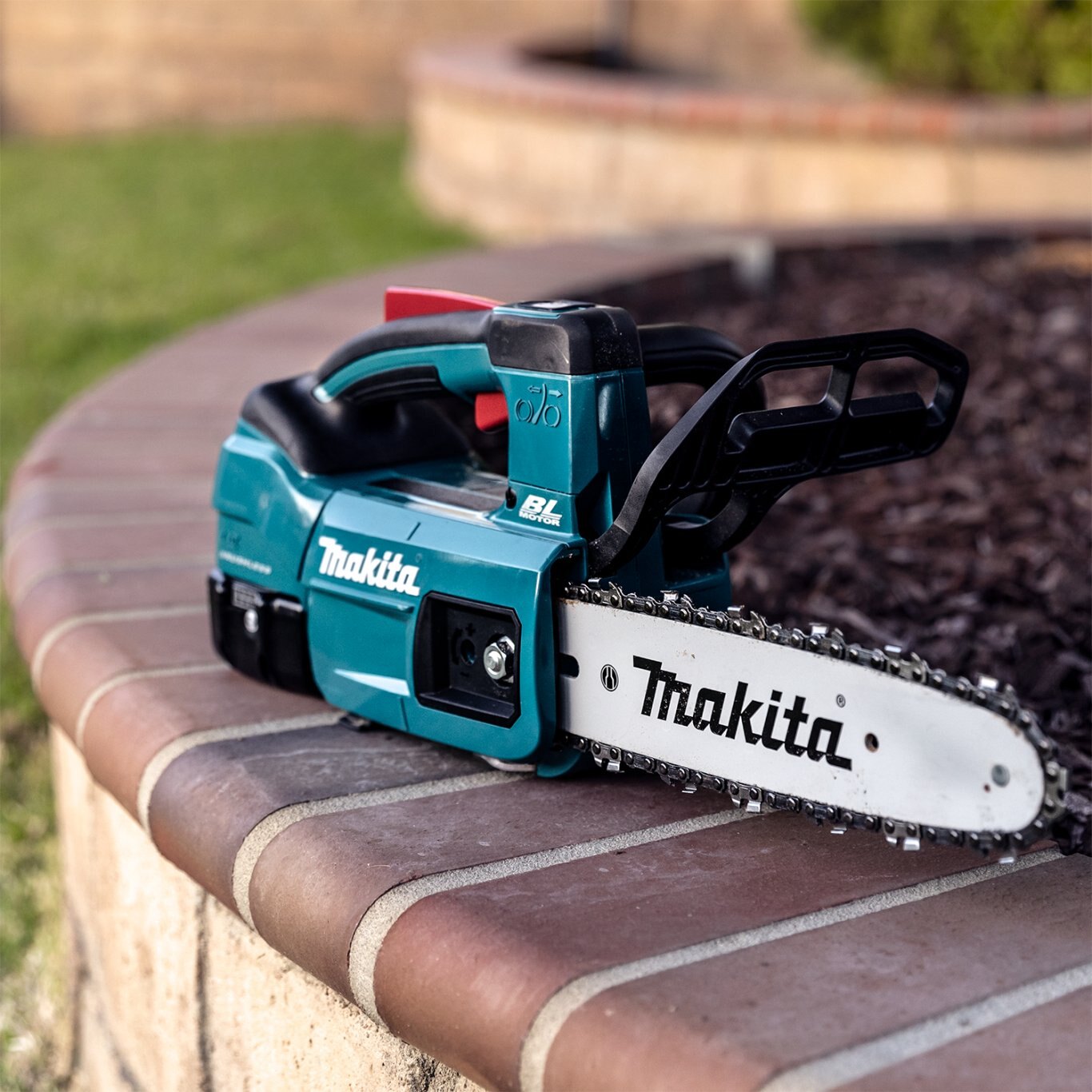 Makita 18V LXT® Lithium?Ion Brushless Cordless 10 Top Handle Chain Saw Kit (4.0Ah)