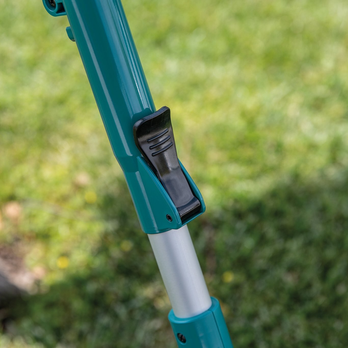 Makita 18V LXT® Lithium?Ion Cordless 18 Telescoping Articulating Pole Hedge Trimmer Kit (4.0Ah)