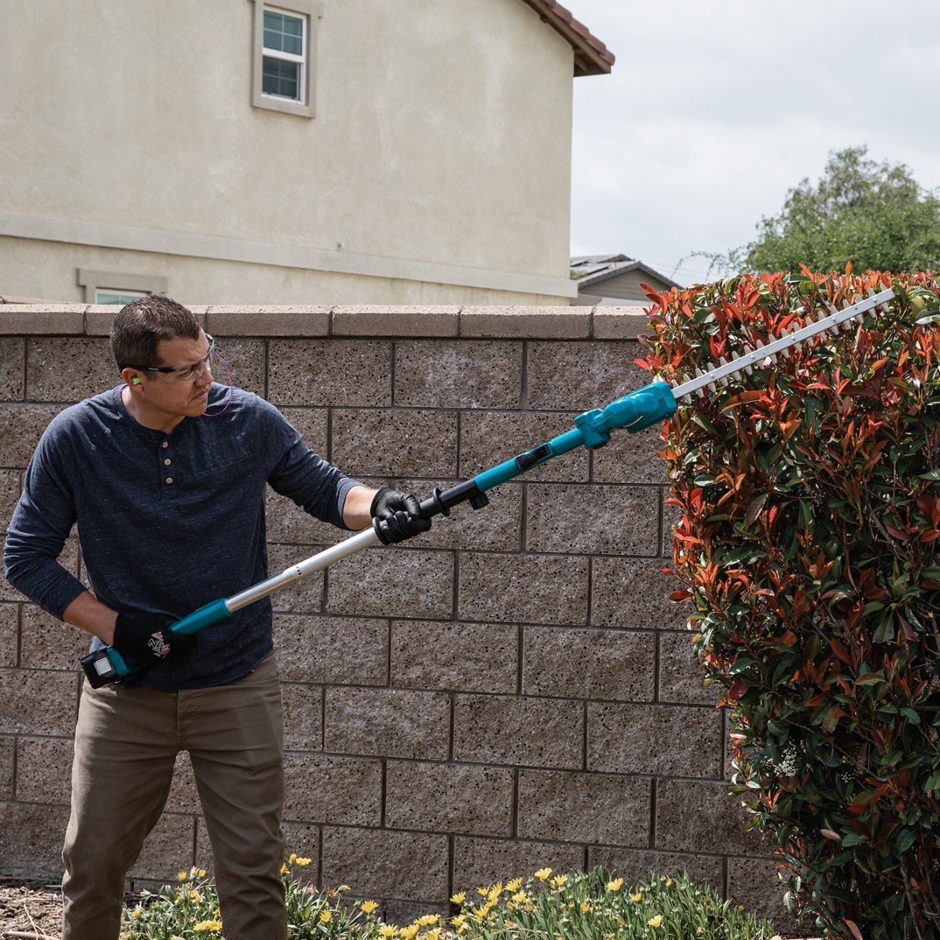 Makita 18V LXT® Lithium?Ion Cordless 18 Telescoping Articulating Pole Hedge Trimmer, Tool Only