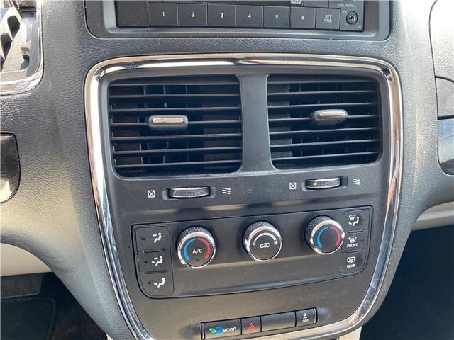 2019 DODGE GRAND CARAVAN SXT FRONT WHEEL DRIVE WITH REAR VIEW CAMERA!!