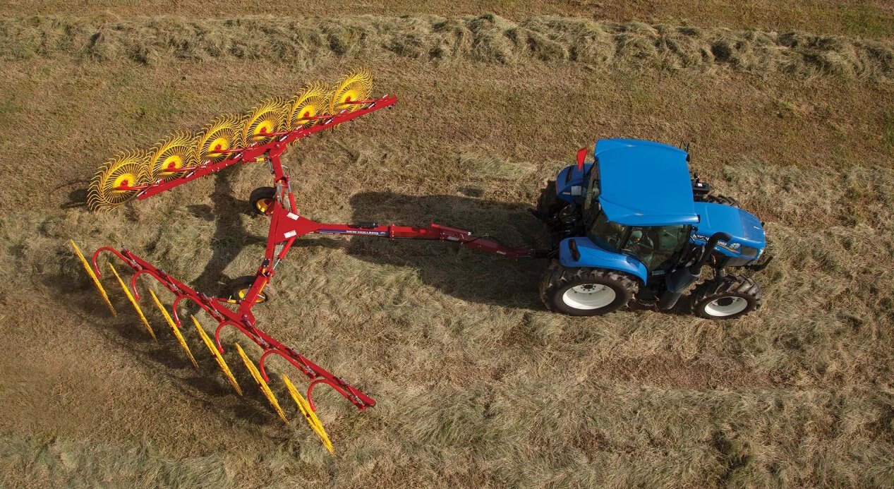 New Holland ProCart™ and ProCart™ PLUS Deluxe Carted Wheel Rakes 819 8 Wheel