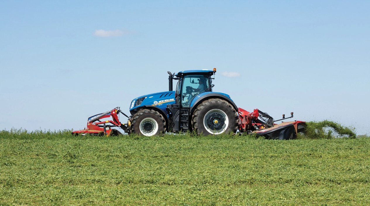 New Holland MegaCutter™ Triple Disc Mowers and Mower Conditioners MegaCutter™ 512 Front Mounted Disc Mower Conditioner