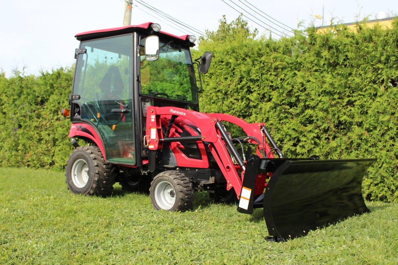 Bercomac Residential type Snow Blade for tractors equipped with Skid Steer style attach