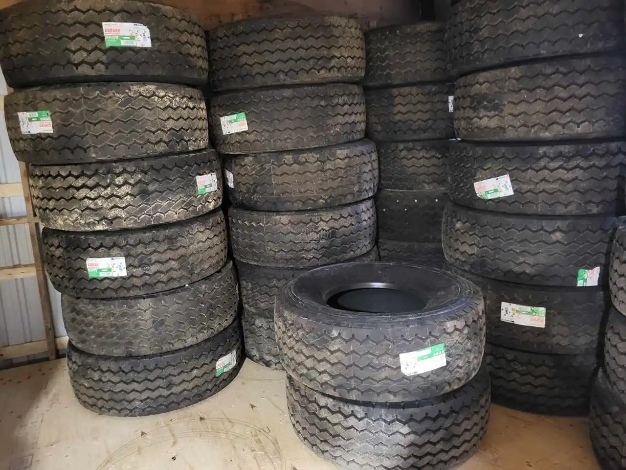 0 ***MANUFACTURER NOT SPECIFIED*** 445/65R22.5