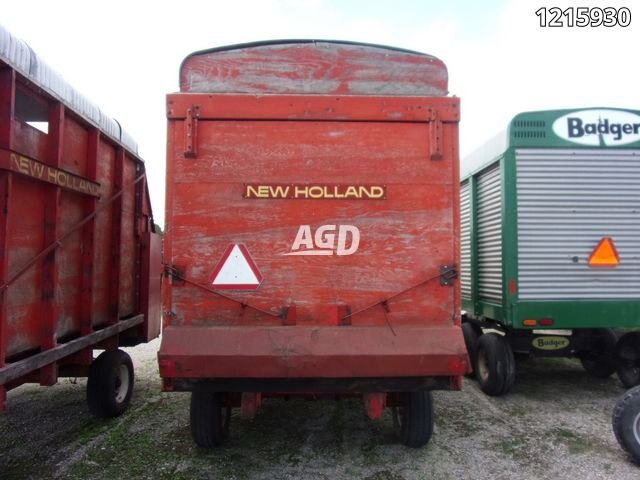 New Holland CROP CARRIER 8 Forage Box with Single Undercarriage