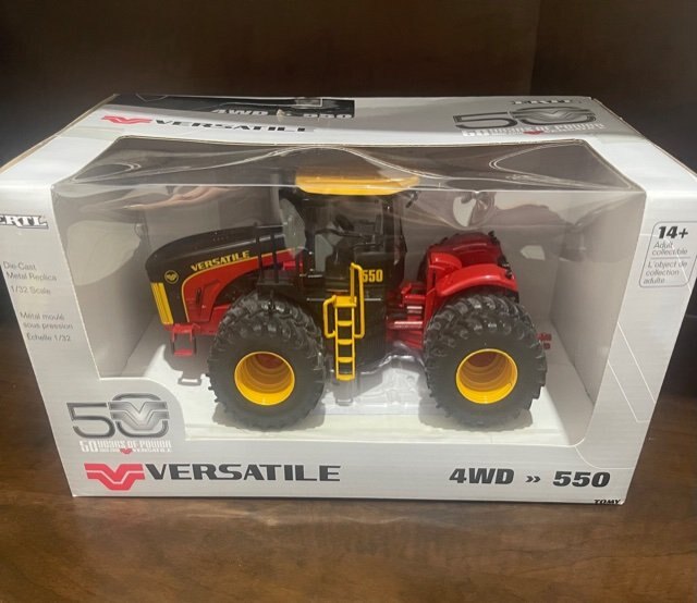 Versatile 550 4WD 1:32 Scale Tractor