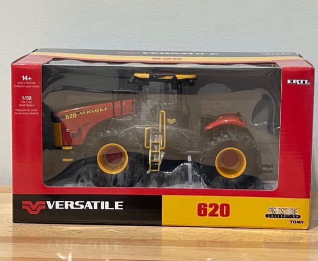 Versatile 620 1:32 Scale Tractor