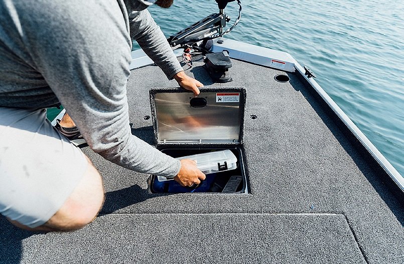 2026 Lowe Boats Skorpion 16 Unpainted Hull Gray Carpeted Interior