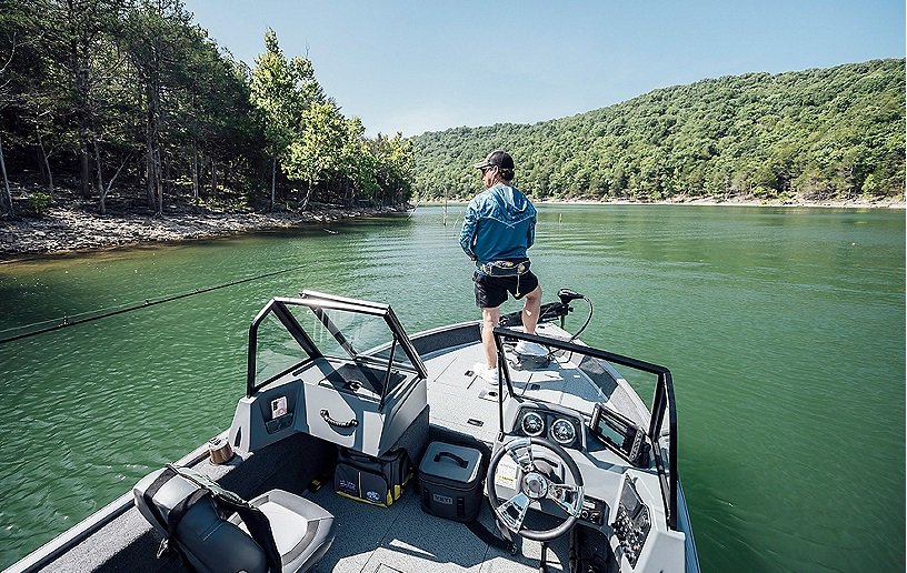 2026 Lowe Boats FM 1625 WT Metallic Black