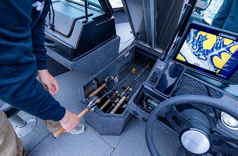 2026 Lowe Boats FM 1875 Metallic Blue