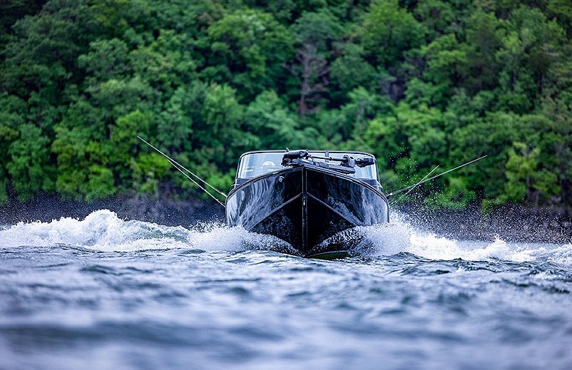 2026 Lowe Boats FM 1875 Metallic Blue