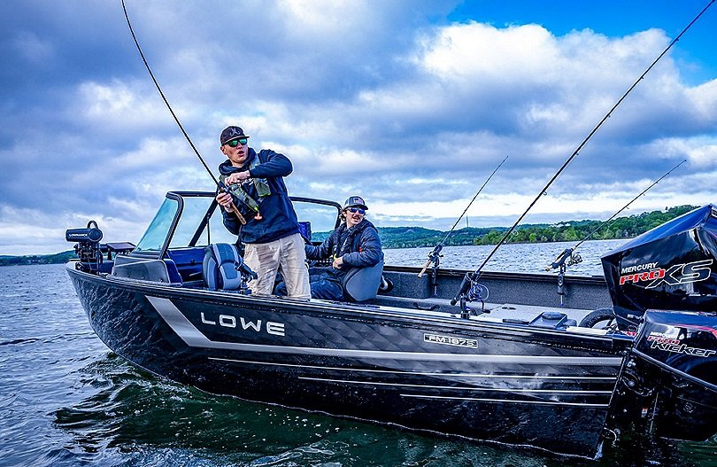 2026 Lowe Boats FM 1875 Metallic Blue