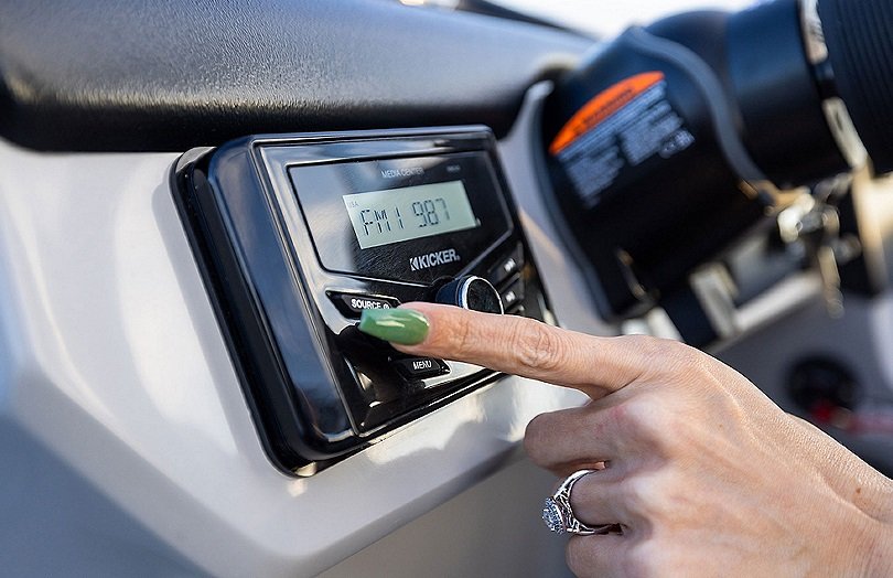 2026 Lowe Boats FS 1700 Metallic Blue