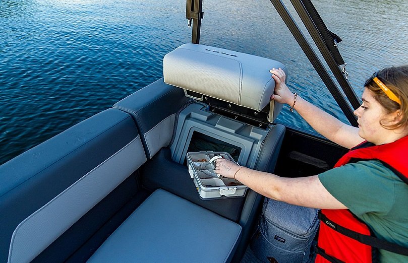 2026 Lowe Boats LF 172 Wineberry Metallic Fence