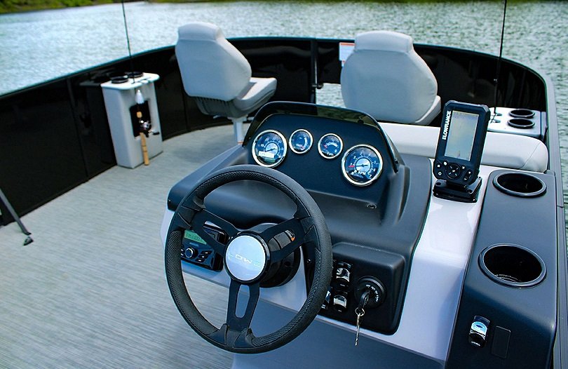 2026 Lowe Boats LF 172 Wineberry Metallic Fence