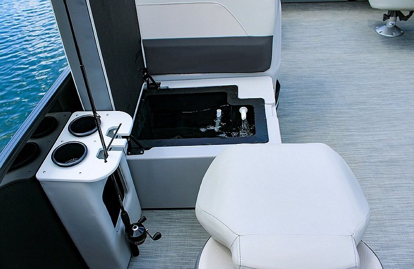 2026 Lowe Boats LF 172 Wineberry Metallic Fence