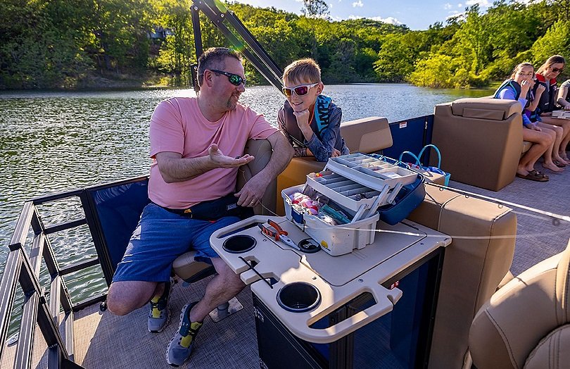 2026 Lowe Boats LF 232 White Metallic Fence