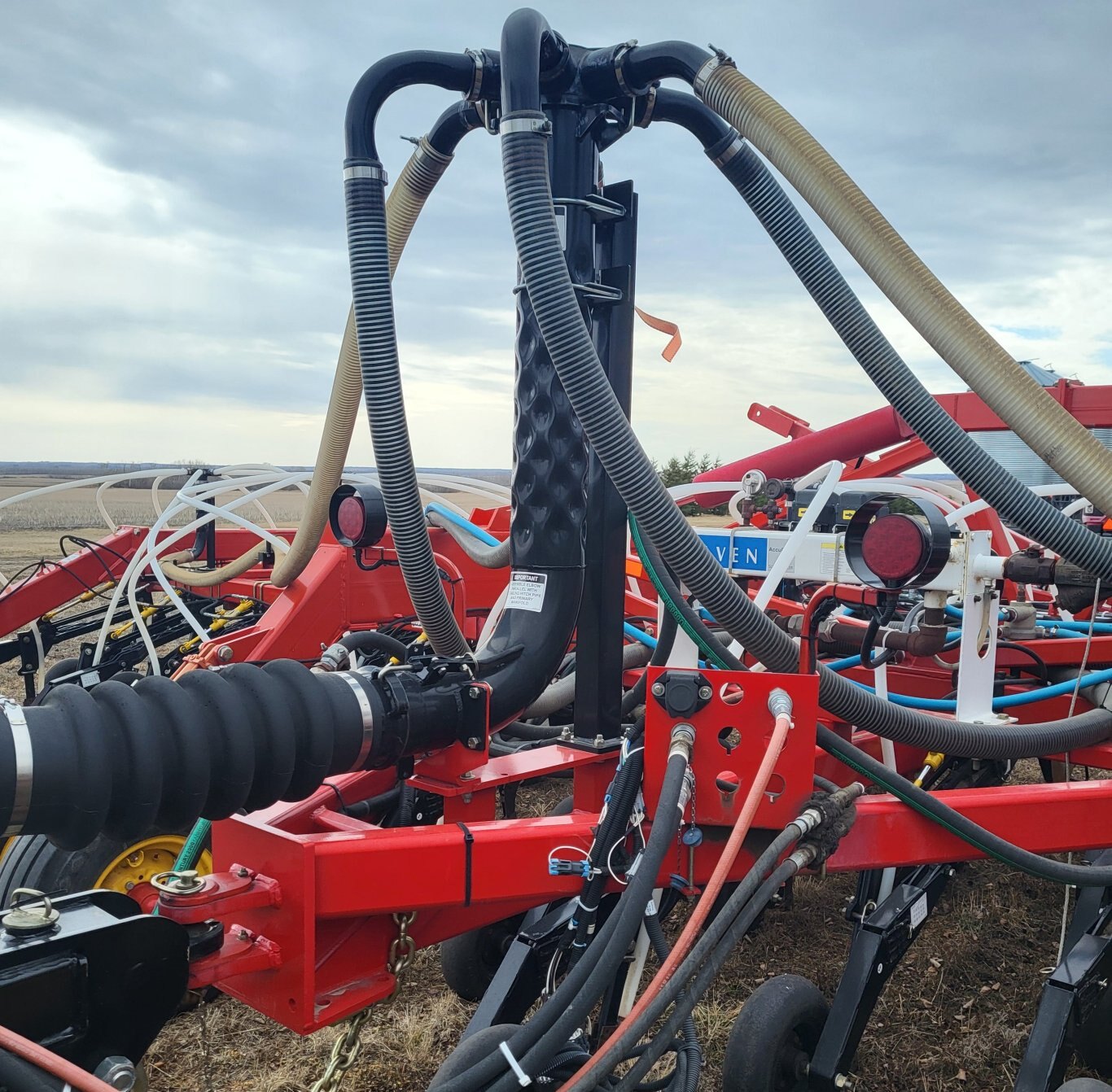 2014 Bourgault 3320 / 6350 Drill Tank Combo Unit