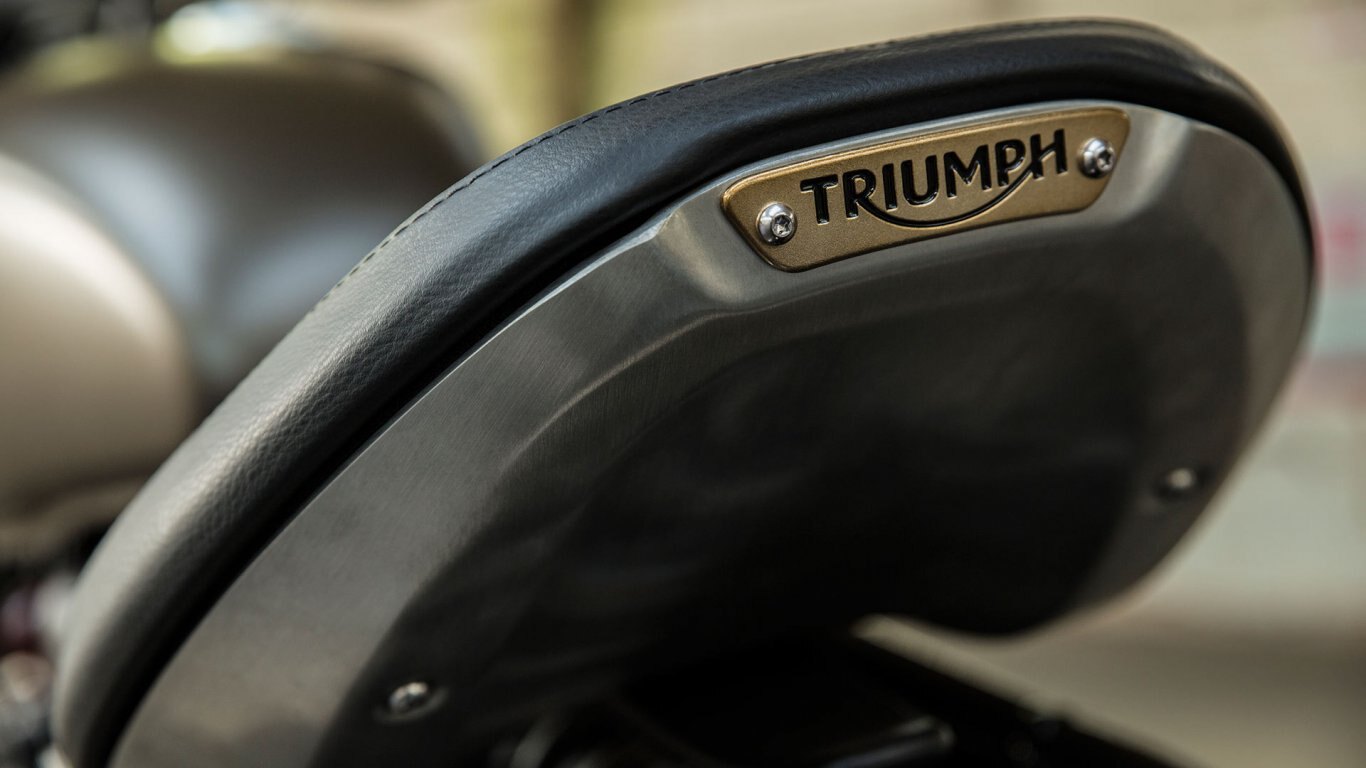 2021 Triumph Bonneville Bobber Jet Black
