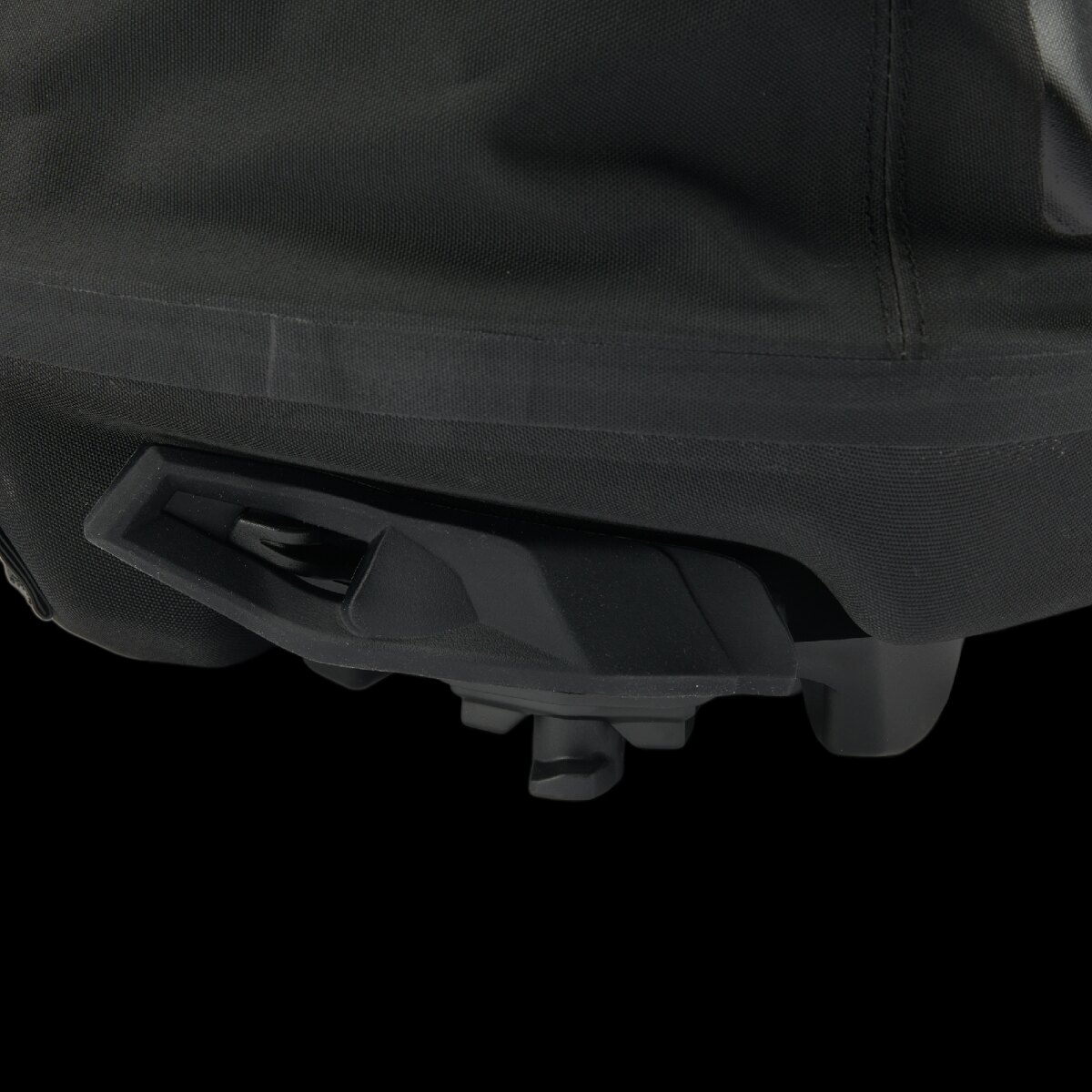 LinQ Roll top Waterproof Bag 40 L (10.6 US Gal)