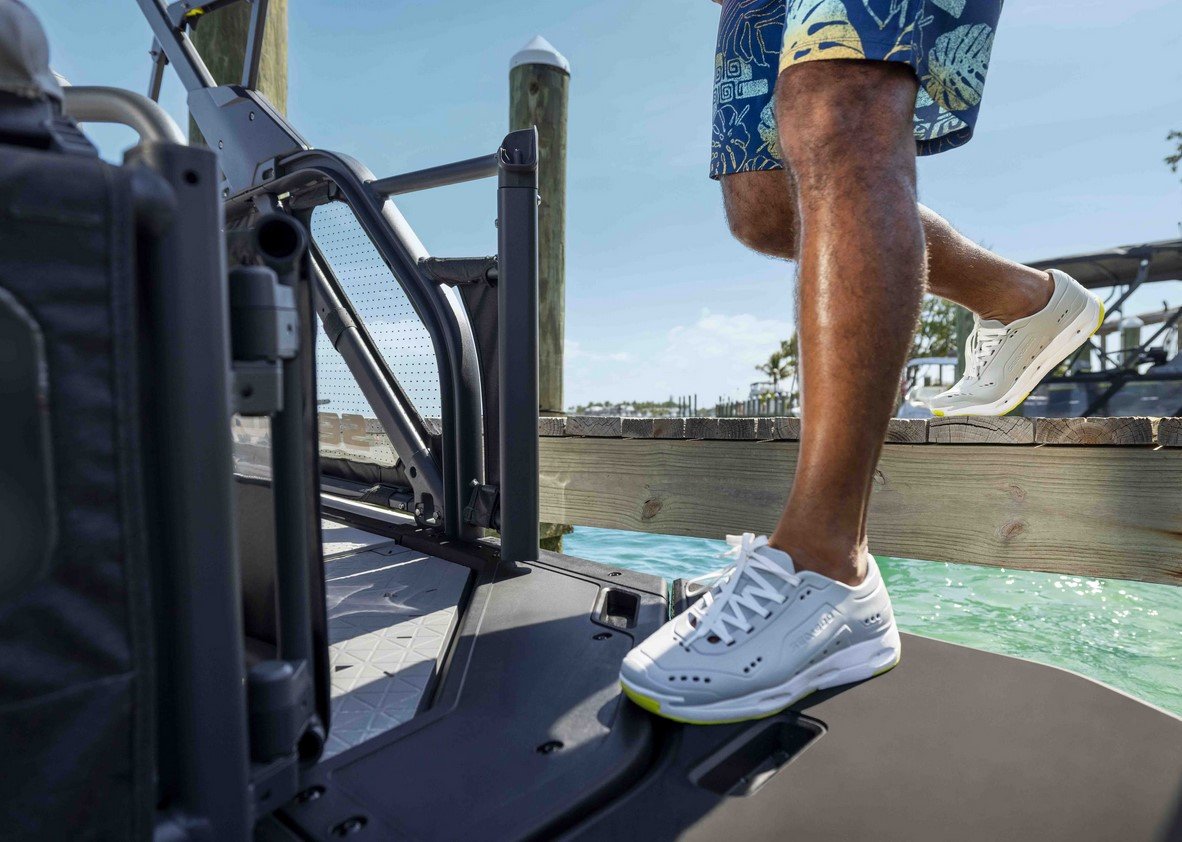 2026 Sea Doo Switch Cruise 21 300 hp Tech Neo Mint