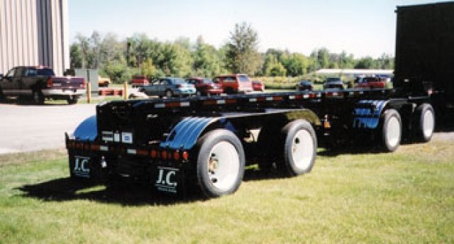 J.C. Tandem roll off chassis with turntable steering dolly
