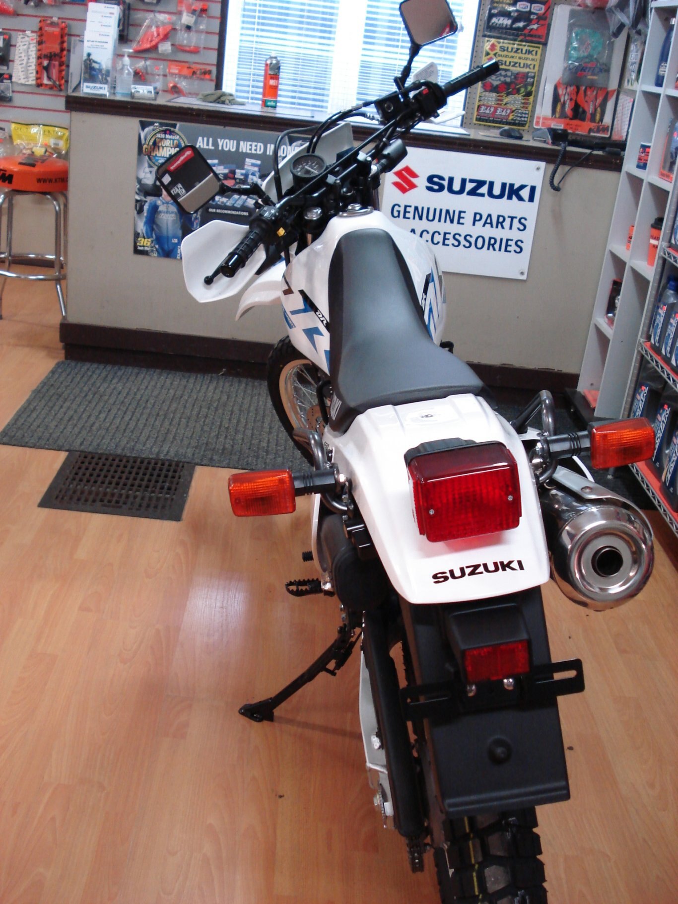 2024 Suzuki DR650SE White