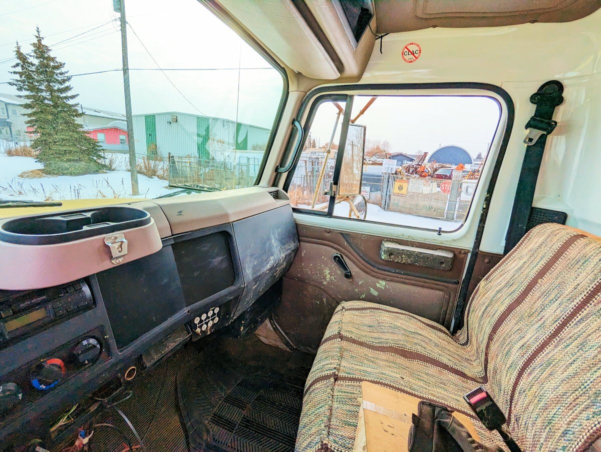1998 International 4700 Single Axle Sand Blast Truck