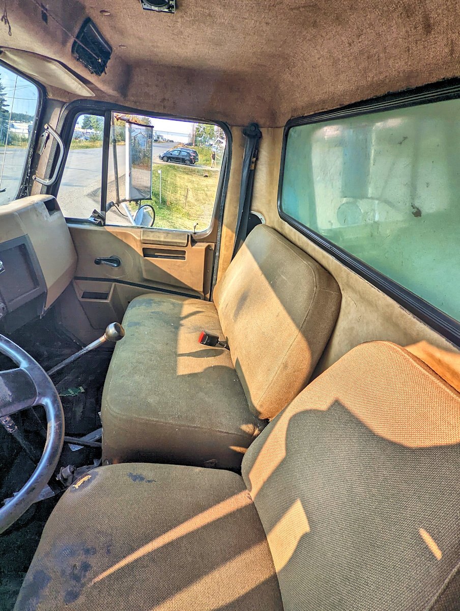 1990 International 4700 Van Truck