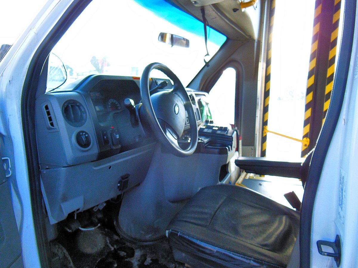 2013 Ford E450 Series 12 Passenger Bus with Chairlift DATS