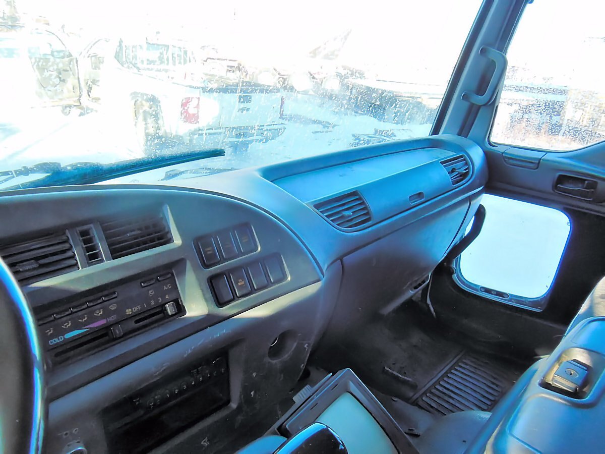 2004 GMC T7500 4x2 Single Axle COE Extended Cab Van