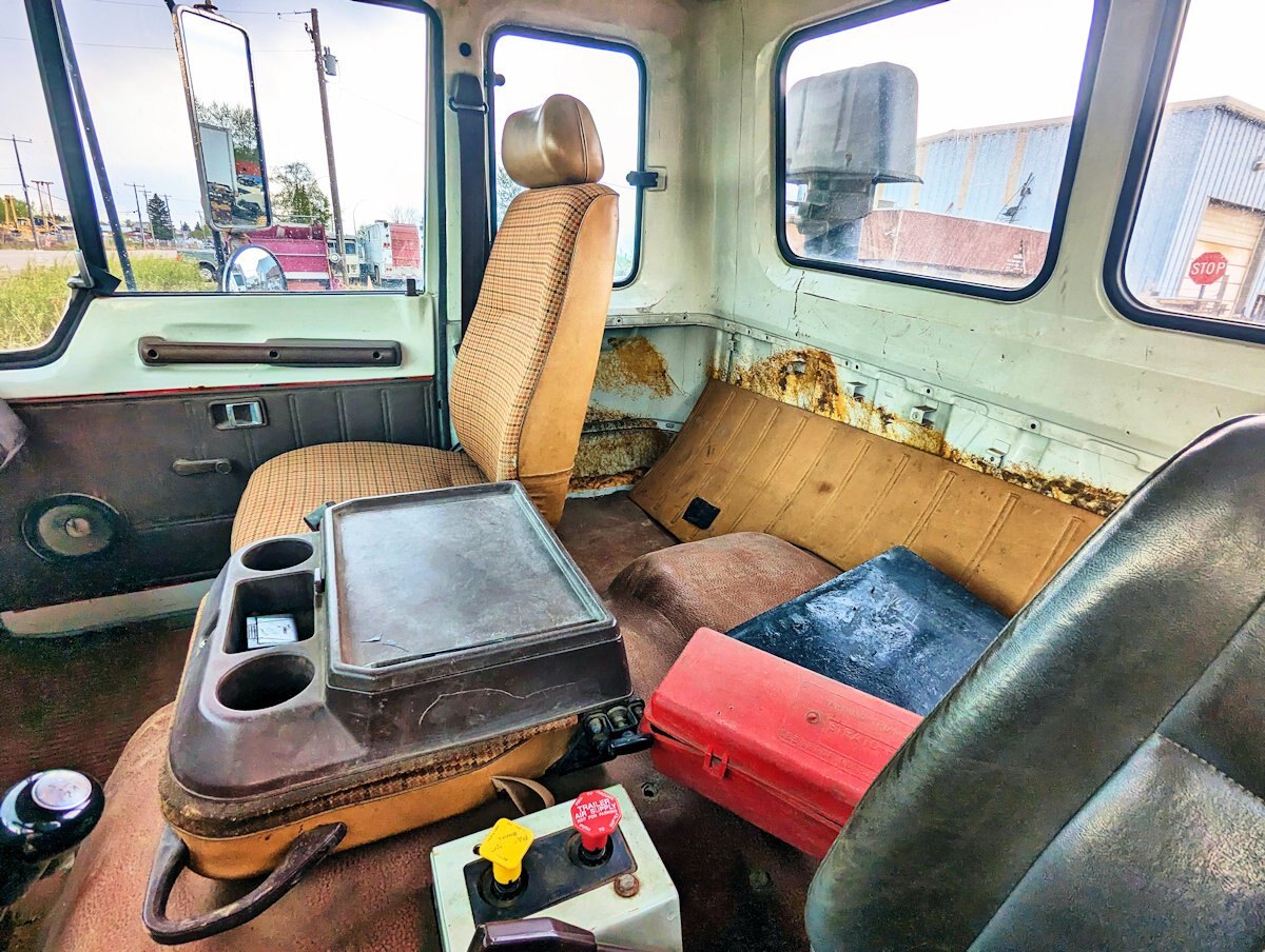 1989 Hino SG 4X2 S/A Truck Tractor