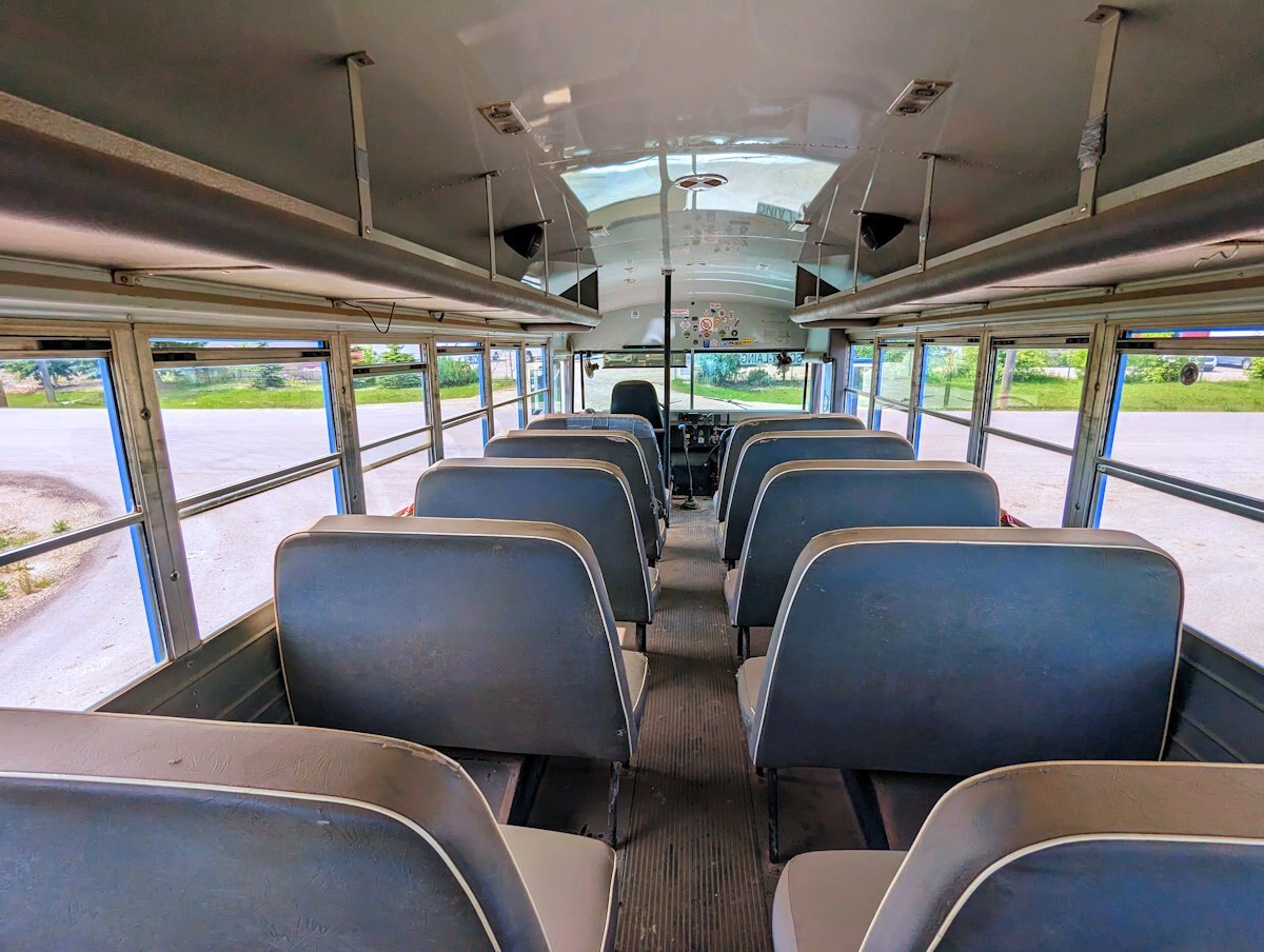 1999 International 3800 S/A 28 Passenger Bus