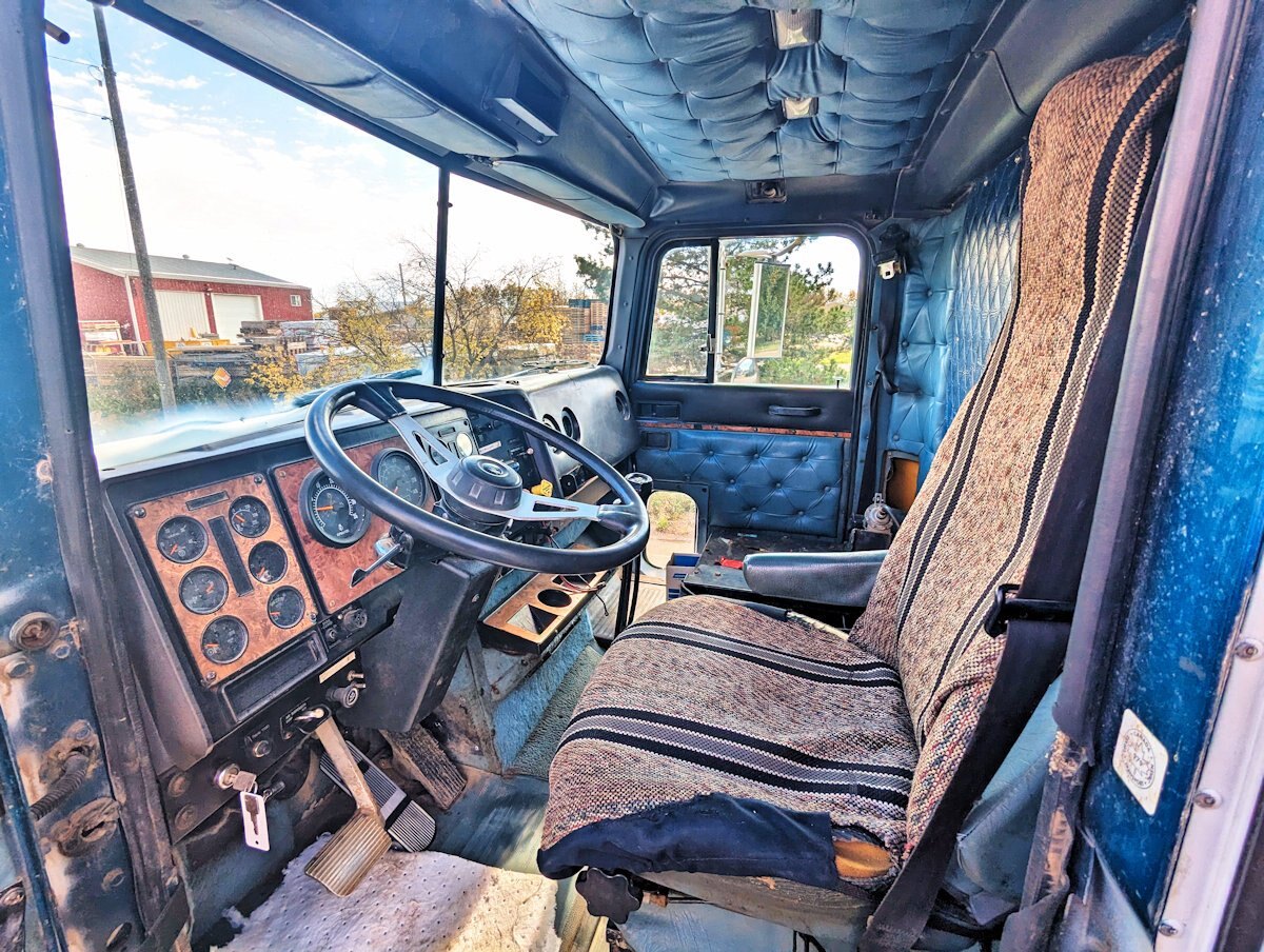 1995 International 9400 T/A Deck Truck