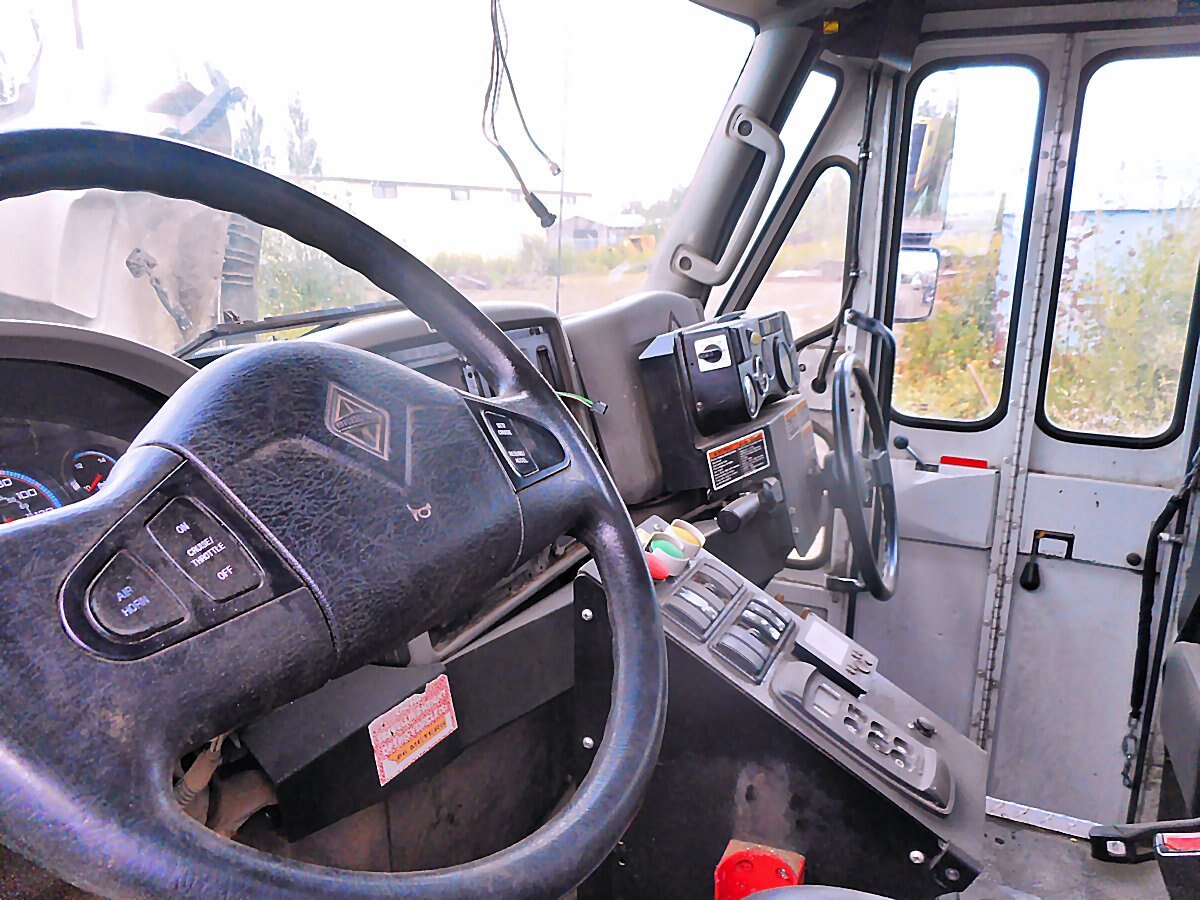 2014 International Workstar 7400 S/A Refuse Truck
