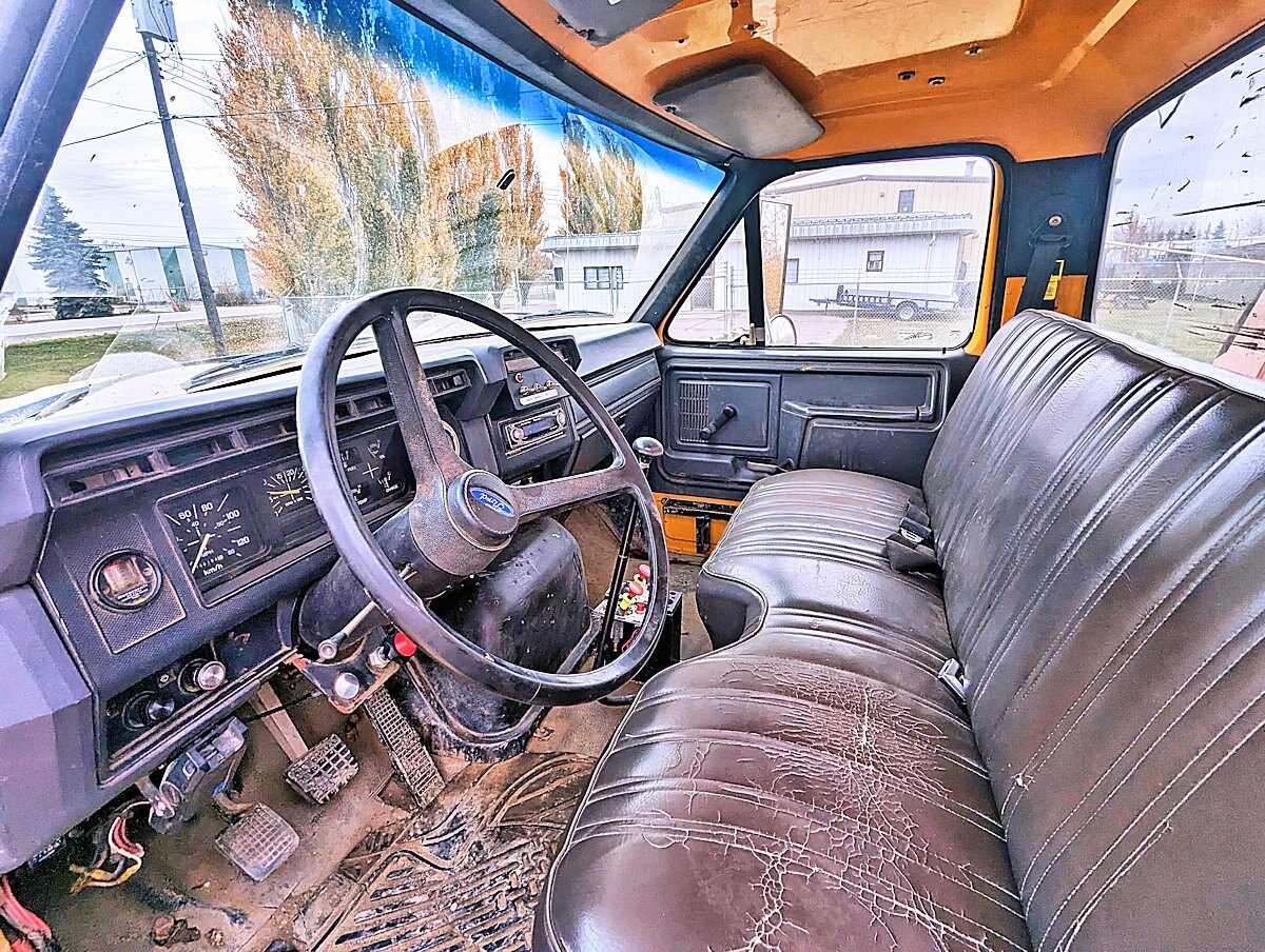 1993 Ford F800 S/A Ferrari 147 Picker Deck Truck