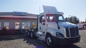 2018 FREIGHTLINER CASCADIA DAY CAB TRACTOR #2220