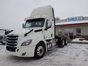 2019 FREIGHTLINER T12664ST DAY CAB TRACTOR #4853