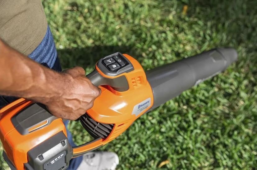 HUSQVARNA Leaf Blaster 350iB with battery and charger