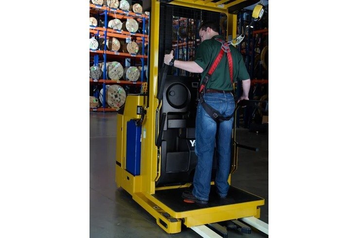 Yale Medium and high lift electric order picker
