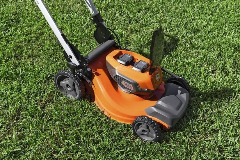 HUSQVARNA Lawn Xpert LE 322 without battery and charger