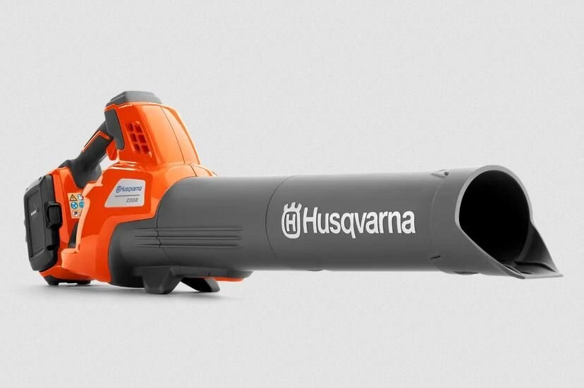 HUSQVARNA 230iB (battery and charger included)