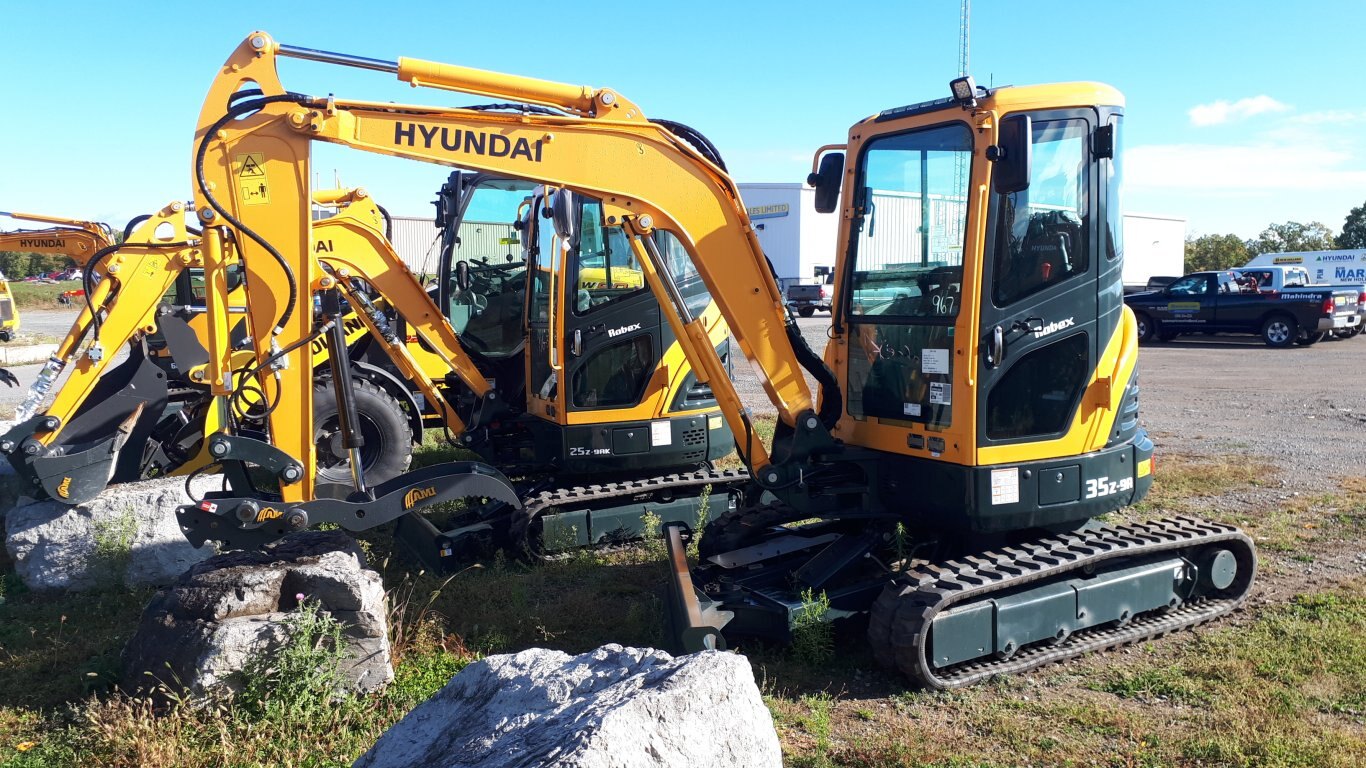 NEW Hyundai R35Z 9A compact excavator