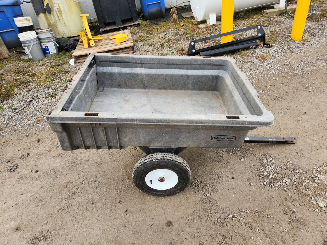 Rubbermaid dump trailer