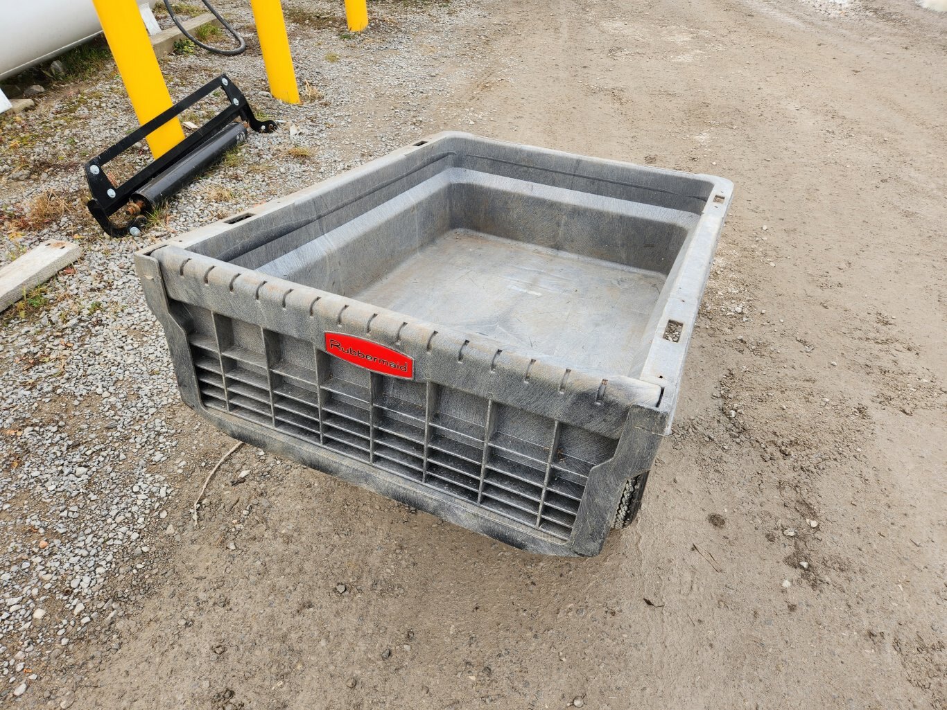 Rubbermaid dump trailer