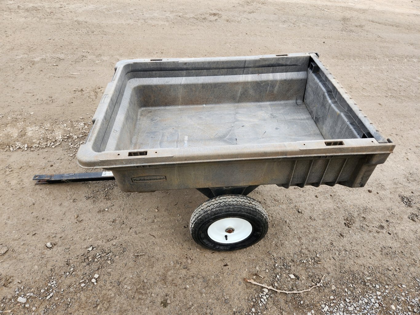 Rubbermaid dump trailer