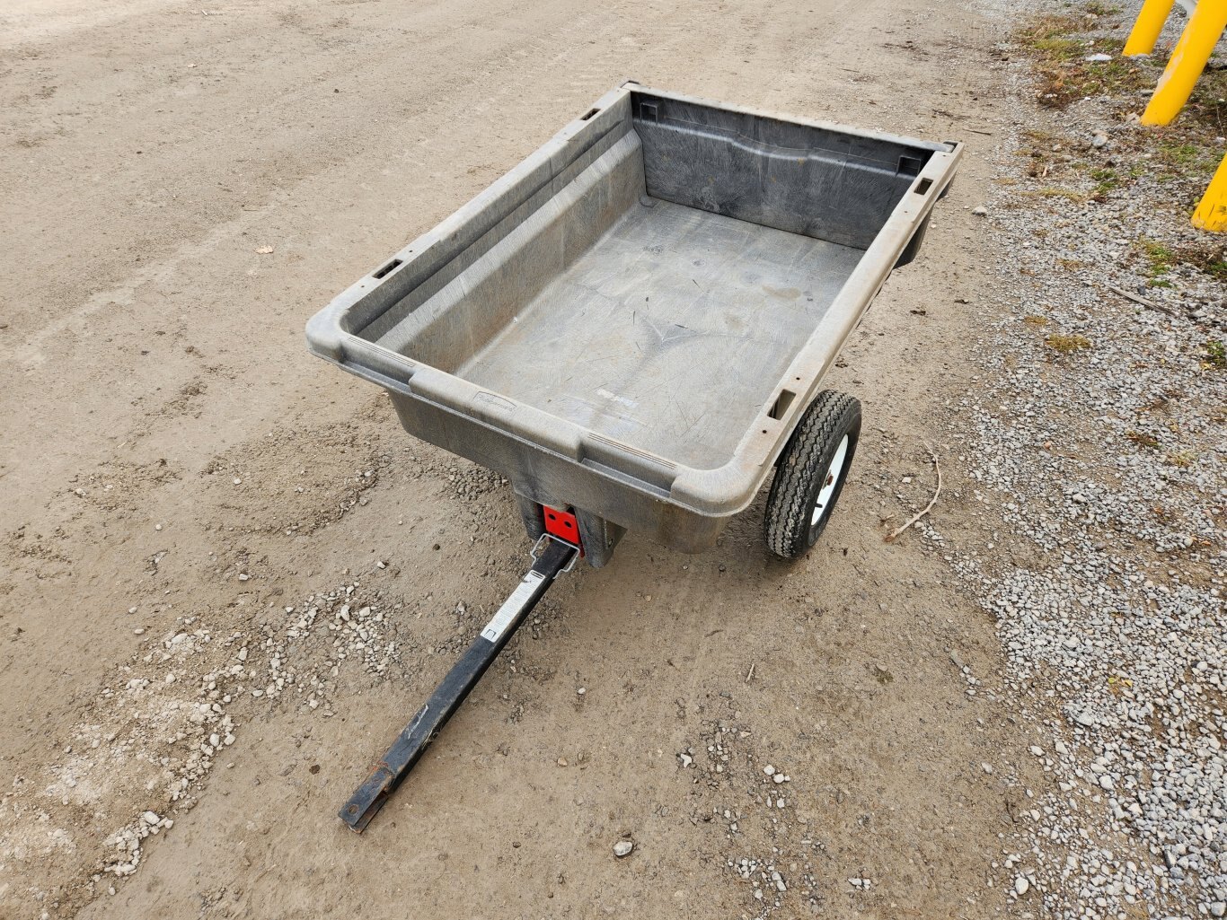 Rubbermaid dump trailer