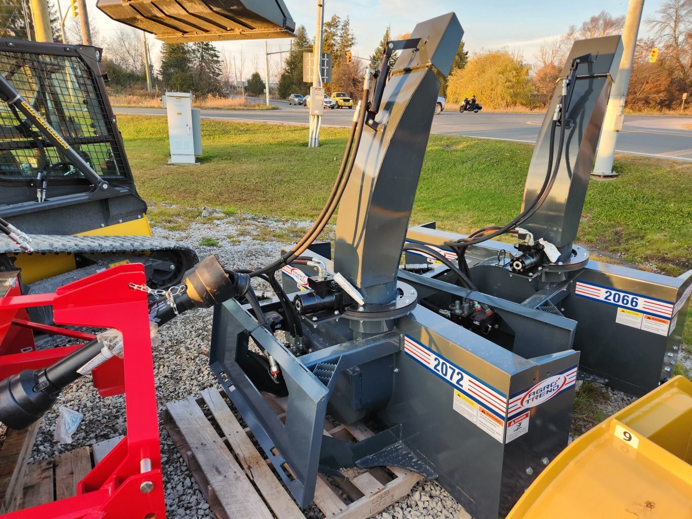 NEW AgroTrend 2072SS skidsteer snowblower
