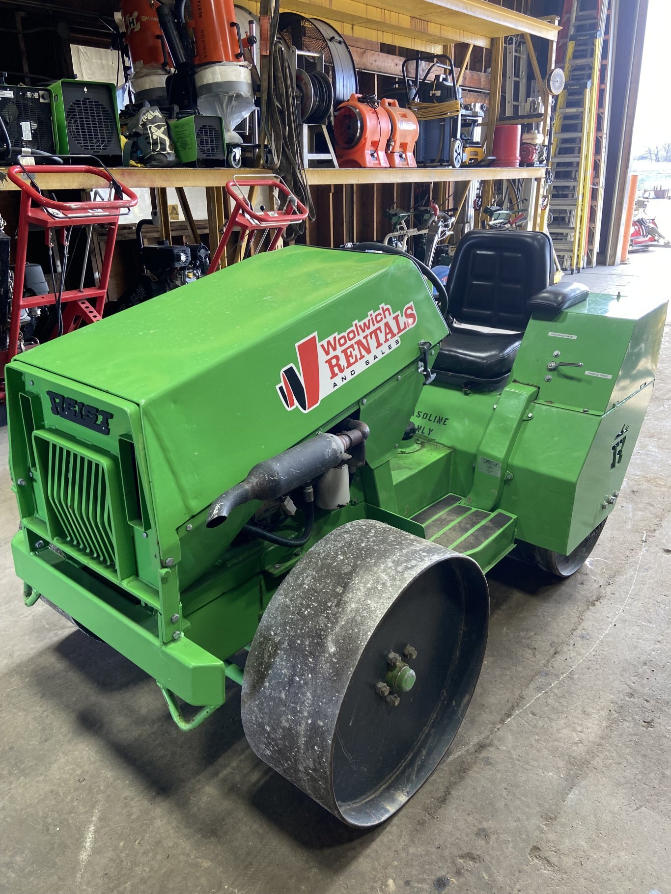 LAWN ROLLER - 42 RIDE ON - 2000LBS DRY/2600LBS WET