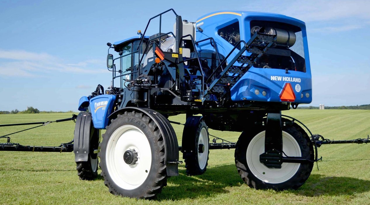 New Holland Guardian™ Front Boom Sprayers SP410F
